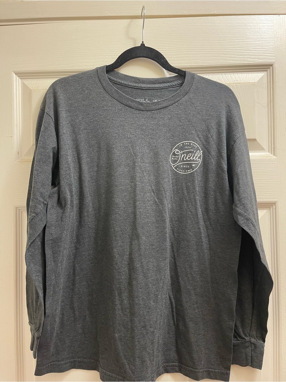 O'Neill Men's Long Sleeve Crew Tee - Charcoal Gray with White Logo surfing fish